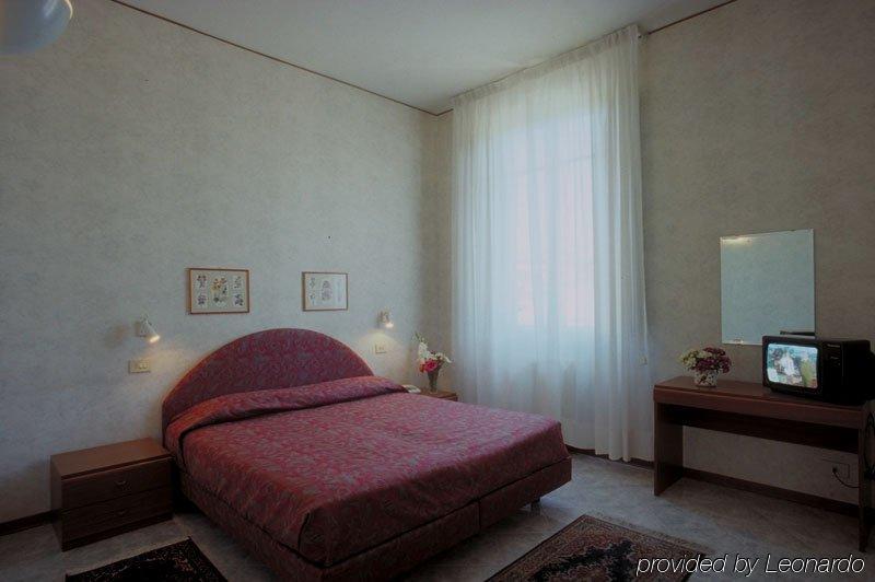 Hotel Moderno Siena Zimmer foto