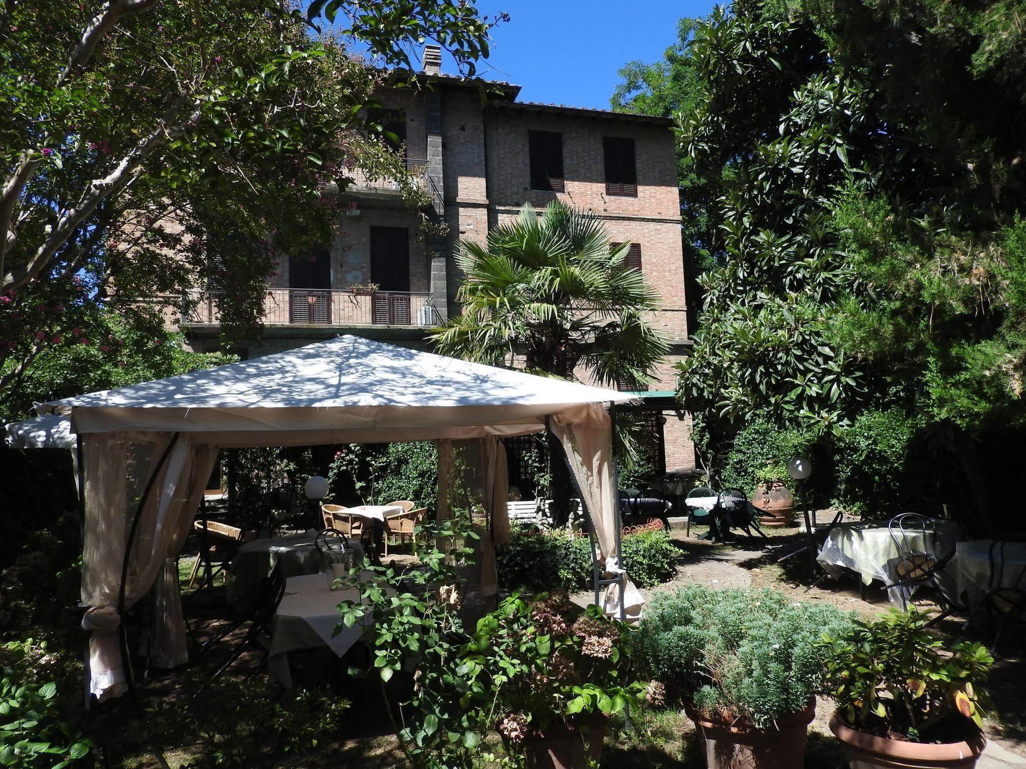 Hotel Moderno Siena Exterior foto