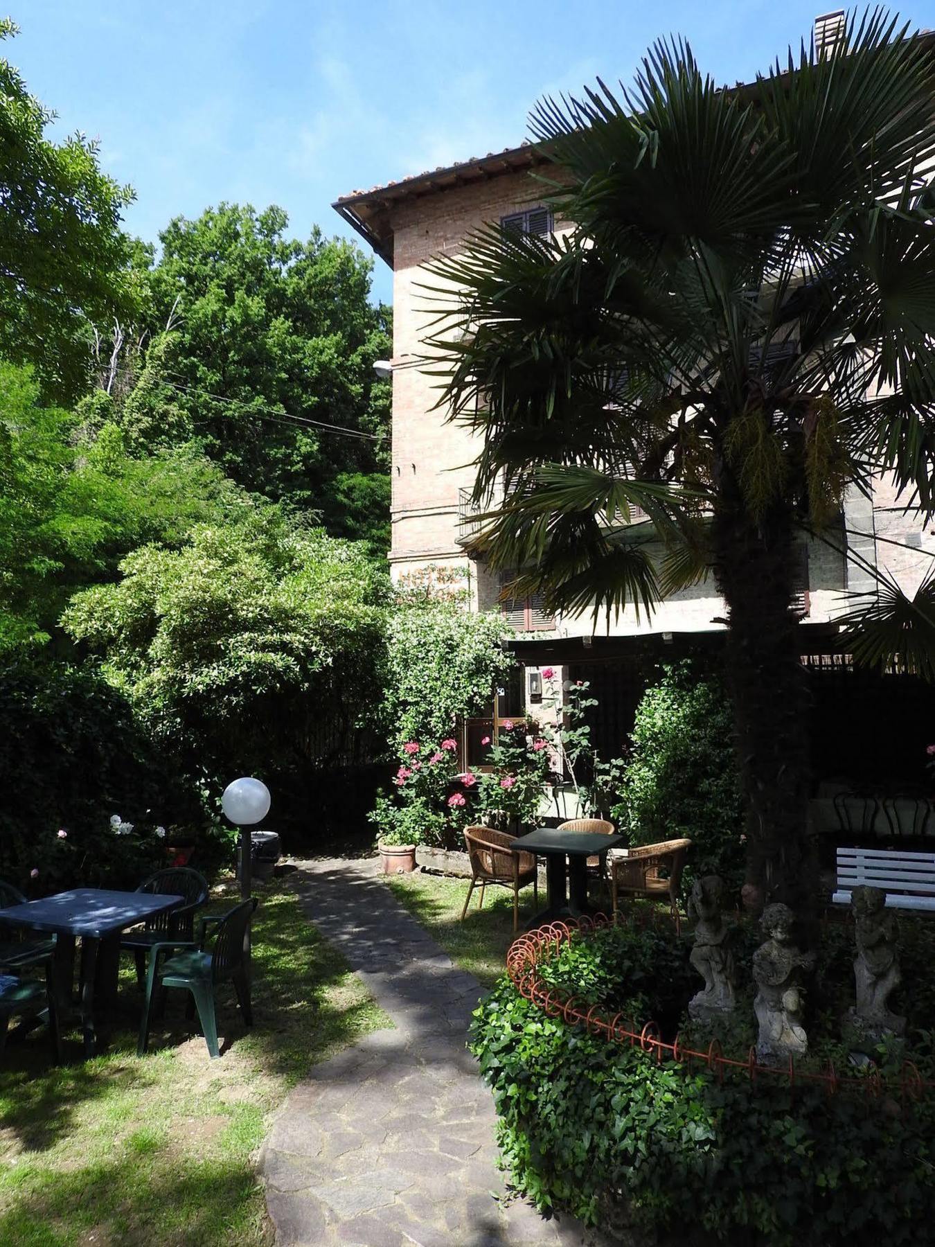 Hotel Moderno Siena Exterior foto
