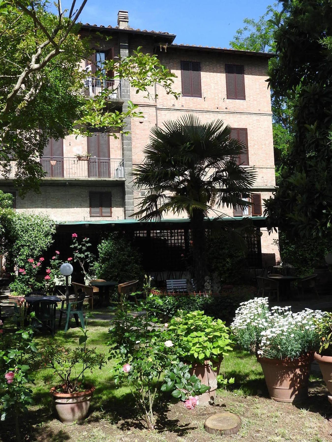 Hotel Moderno Siena Exterior foto